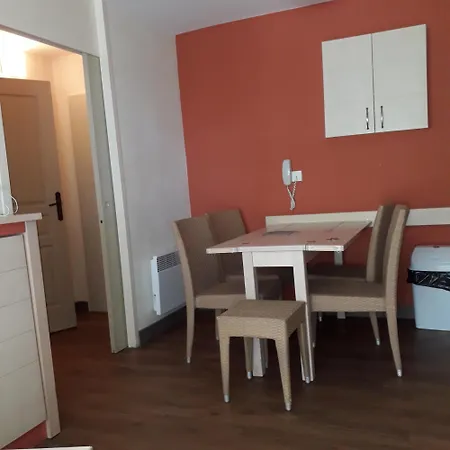 Dans Résidence Avec Piscine Vue * Cannes
